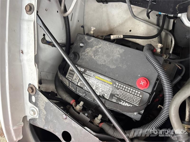 Chevrolet Express 2500 Cargo Van (Inoperable) Pakettiautot