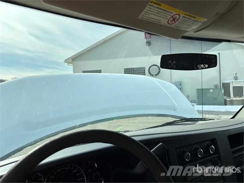 Chevrolet Express 2500 Cargo Van Изотермический фургон