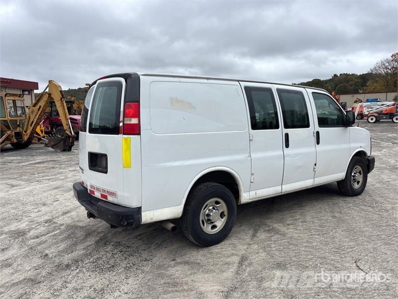 Chevrolet Express 2500 Cargo Van (Inoperable) Pakettiautot