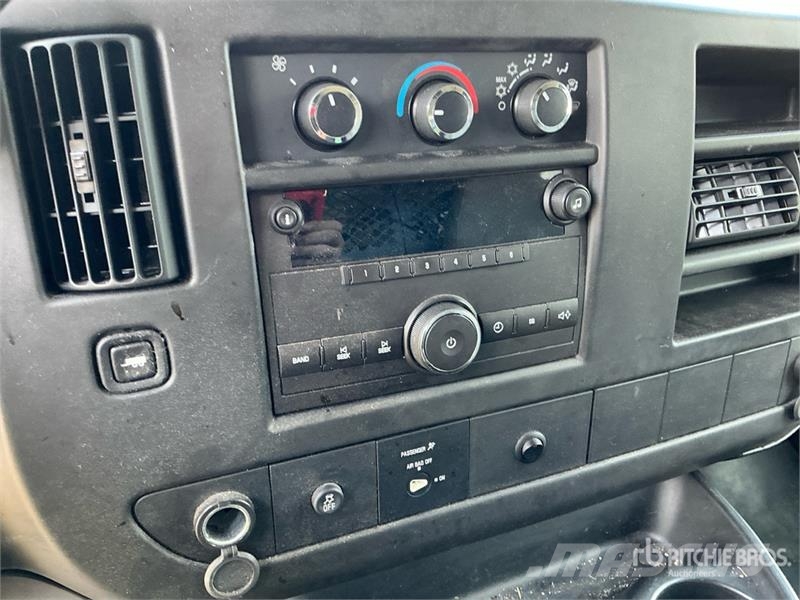 Chevrolet Express 2500 Cargo Van (Inoperable) Pakettiautot