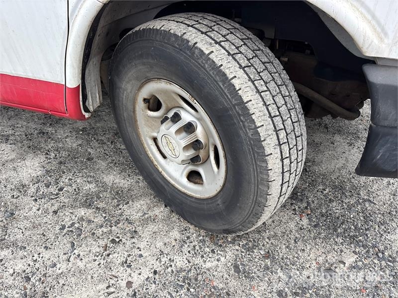 Chevrolet Express 2500 Cargo Van (Inoperable) Pakettiautot