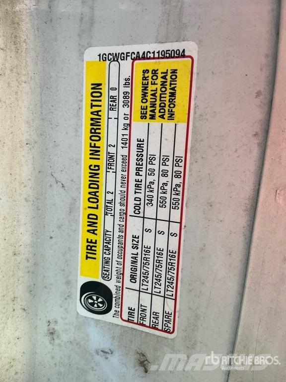 Chevrolet Express 2500 Cargo Van (Inoperable) Pakettiautot