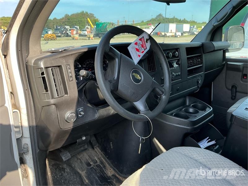 Chevrolet Express 2500 Cargo Van (Inoperable) Pakettiautot