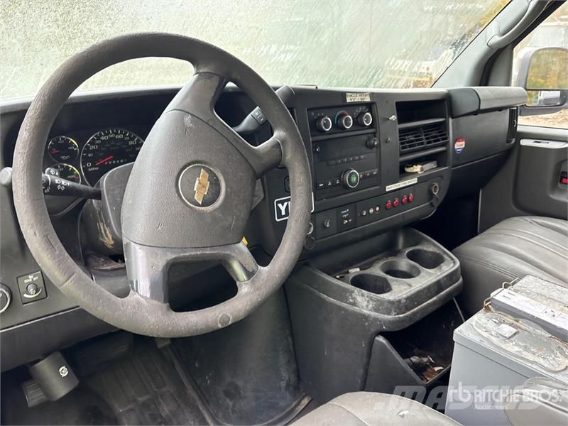 Chevrolet Express 2500 Cargo Van (Inoperable) Pakettiautot