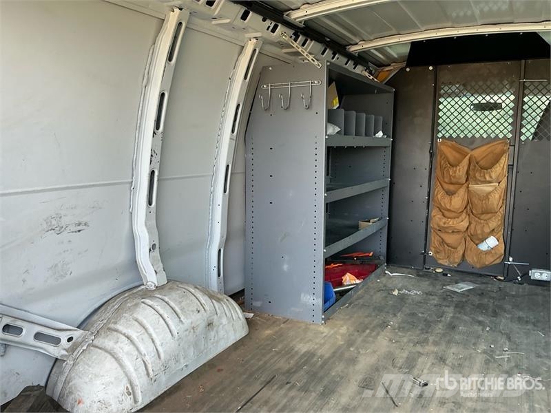 Chevrolet Express 2500 Cargo Van (Inoperable) Pakettiautot