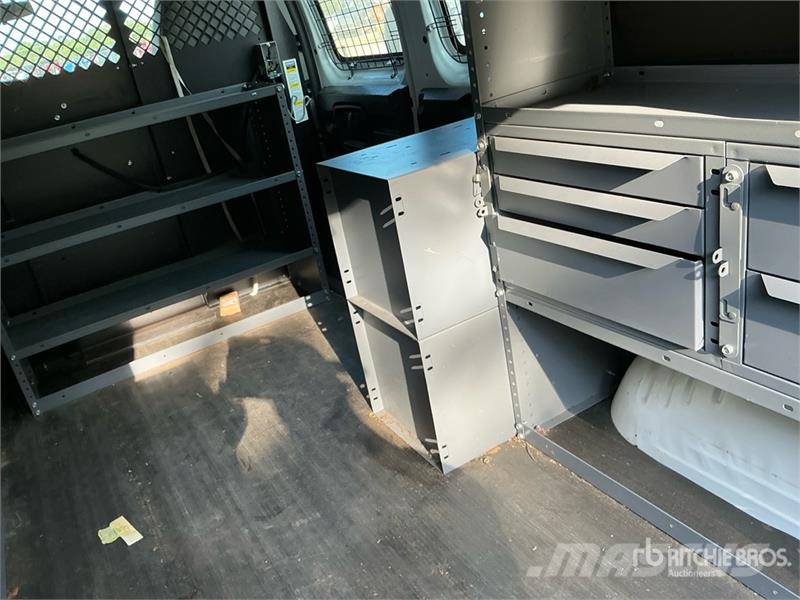 Chevrolet Express 2500 Cargo Van (Inoperable) Pakettiautot