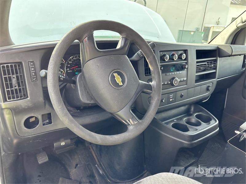 Chevrolet Express 2500 Cargo Van Изотермический фургон