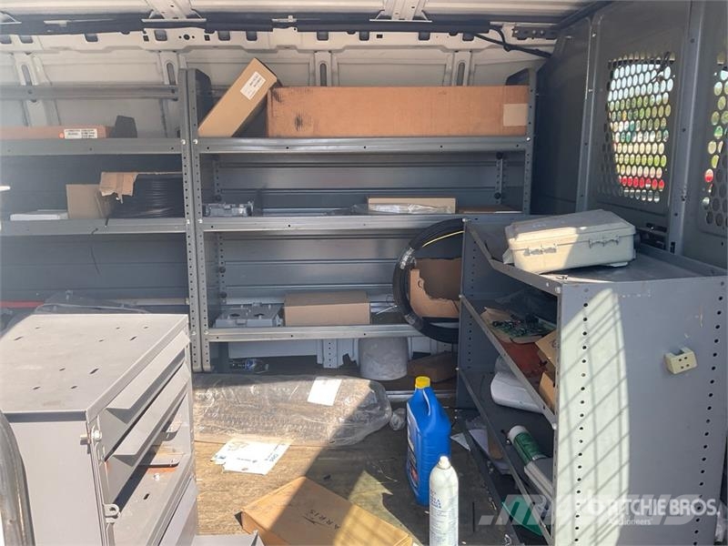 Chevrolet Express 2500 Cargo Van Pakettiautot