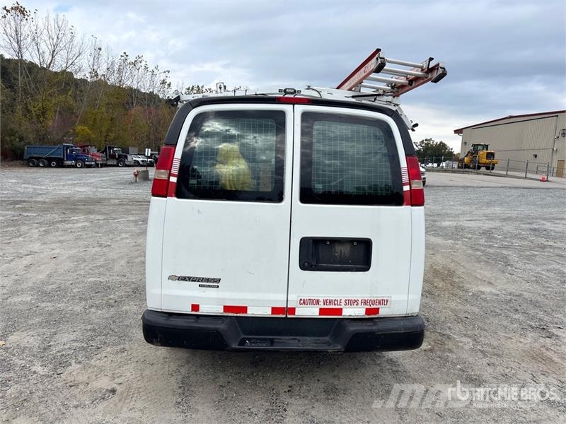Chevrolet Express 2500 Cargo Van (Inoperable) Pakettiautot