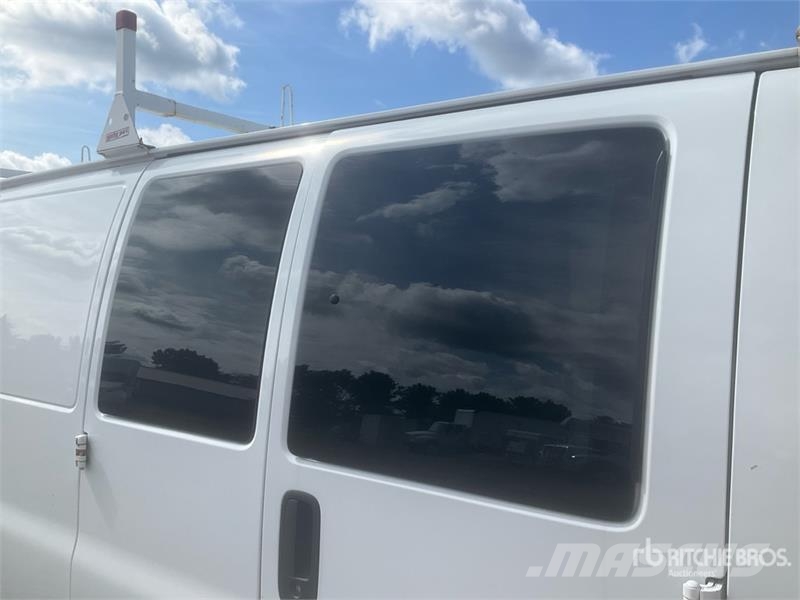 Chevrolet Express 2500 Cargo Van 패널 화물차