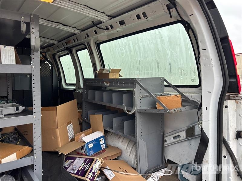 Chevrolet Express 2500 Cargo Van (Inoperable) Pakettiautot