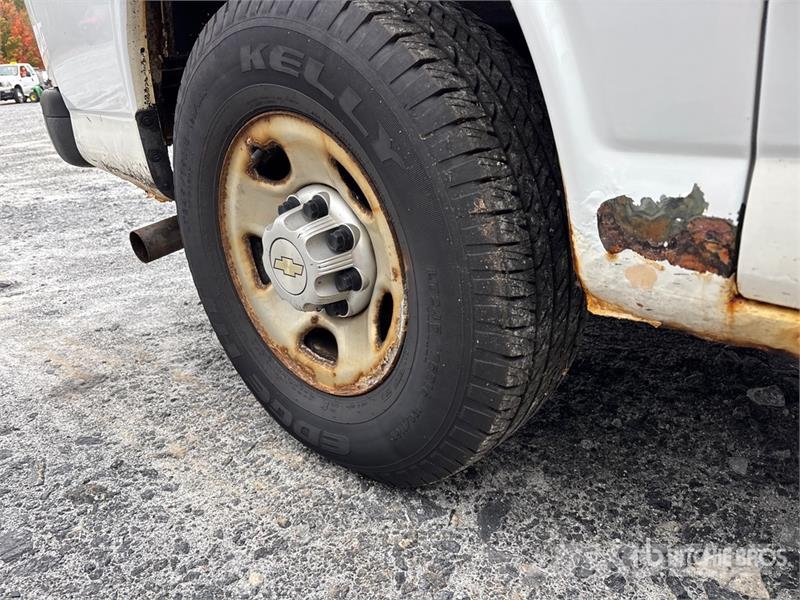 Chevrolet Express 2500 Cargo Van (Inoperable) Pakettiautot