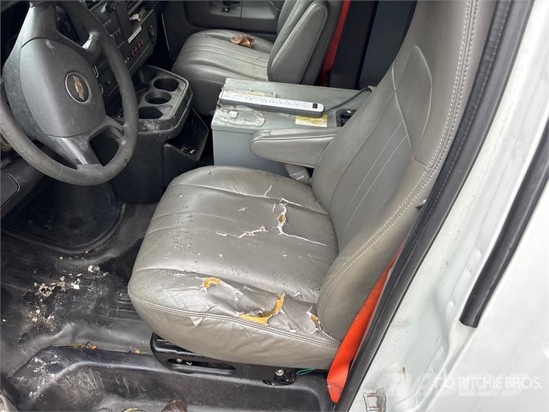 Chevrolet Express 2500 Cargo Van (Inoperable) Pakettiautot