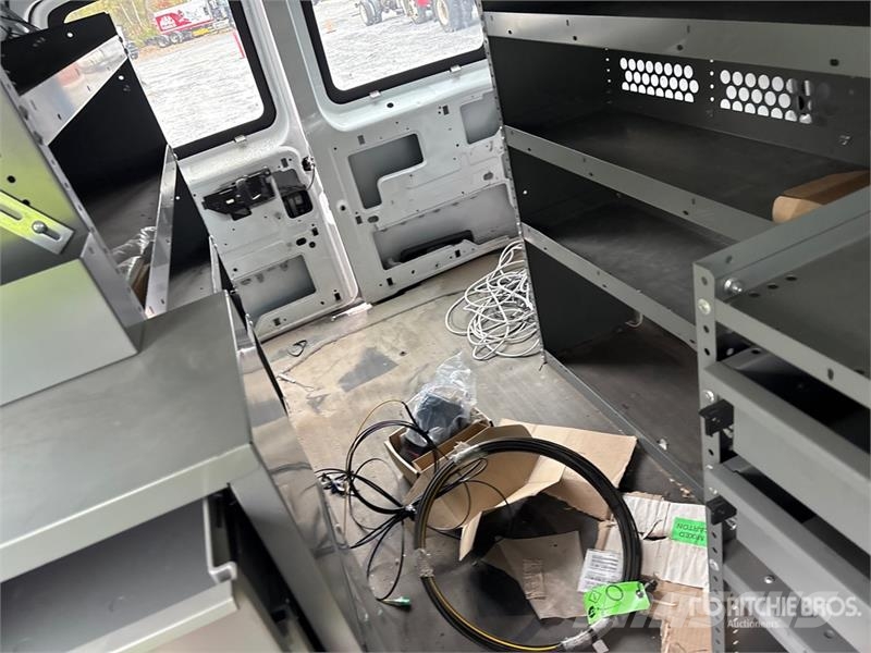 Chevrolet Express 2500 Cargo Van (Inoperable) Pakettiautot