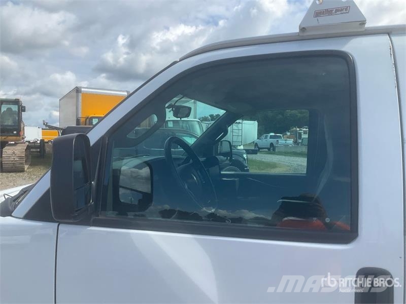 Chevrolet Express 2500 Cargo Van 패널 화물차