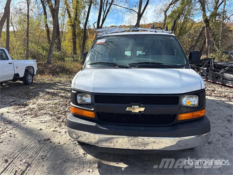 Chevrolet Express 2500 Cargo Van (Inoperable) Pakettiautot