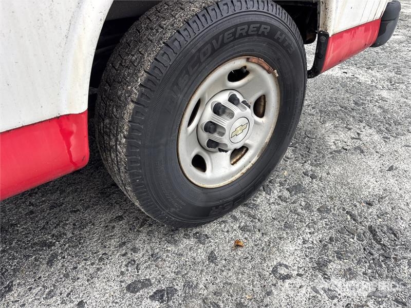 Chevrolet Express 2500 Cargo Van (Inoperable) Pakettiautot