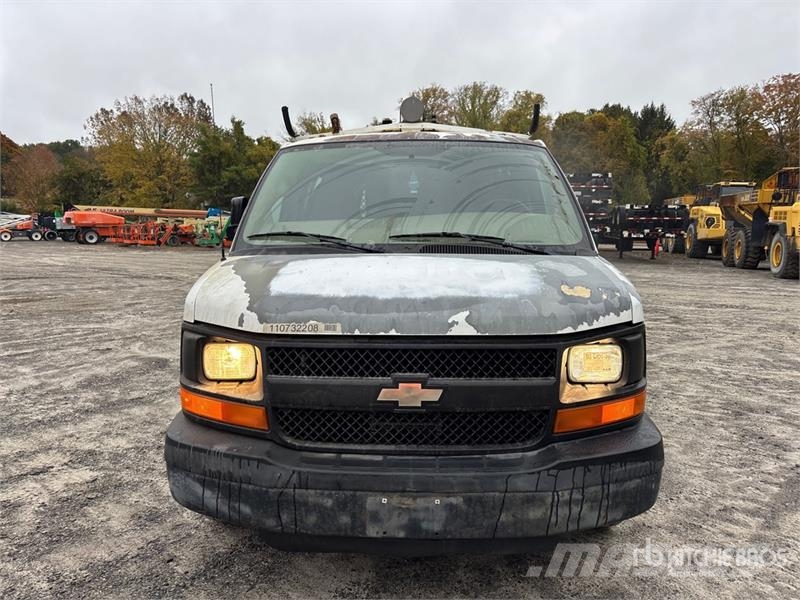 Chevrolet Express 2500 Cargo Van (Inoperable) Pakettiautot