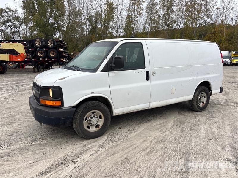 Chevrolet Express 2500 Cargo Van (Inoperable) Pakettiautot