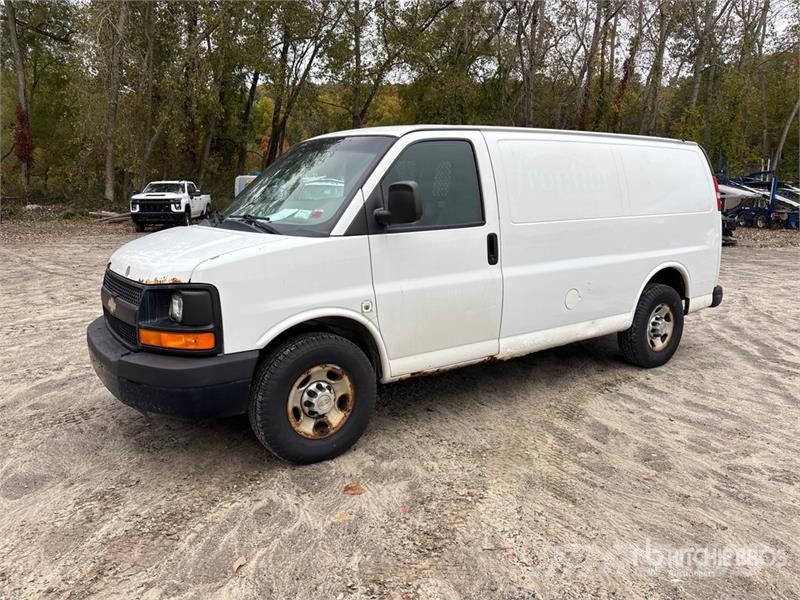 Chevrolet Express 2500 Cargo Van (Inoperable) Pakettiautot