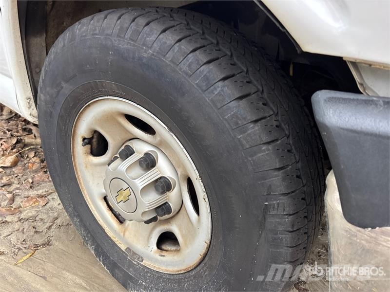 Chevrolet Express 2500 Cargo Van (Inoperable) Pakettiautot