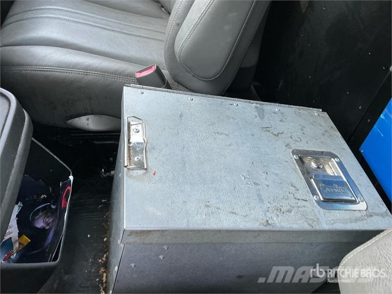 Chevrolet Express 2500 Cargo Van (Inoperable) Pakettiautot
