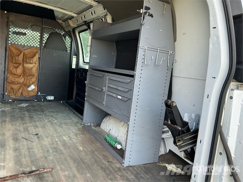 Chevrolet Express 2500 Cargo Van (Inoperable) Pakettiautot