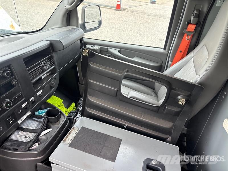 Chevrolet Express 2500 Cargo Van (Inoperable) Pakettiautot