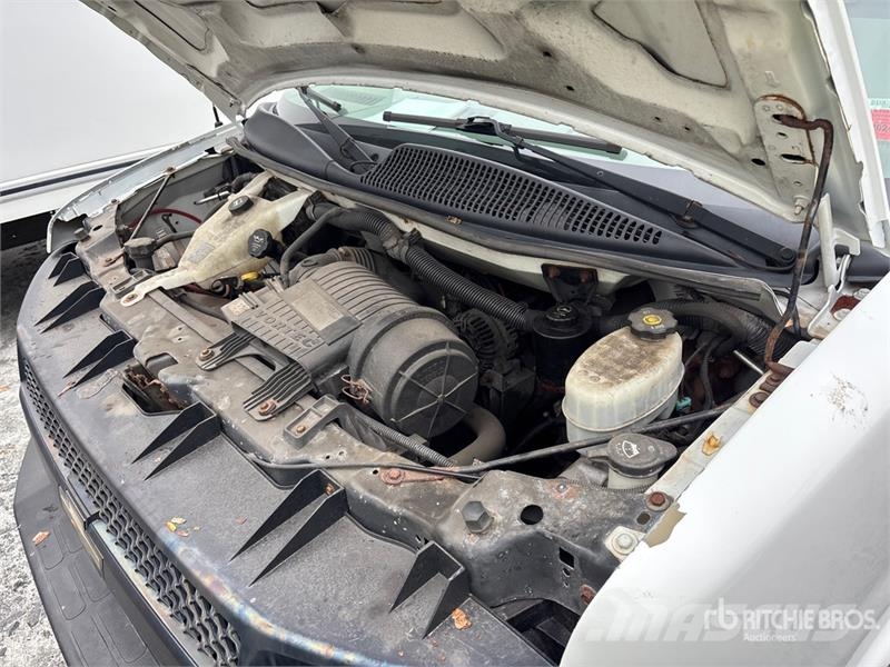 Chevrolet Express 2500 Cargo Van (Inoperable) Pakettiautot