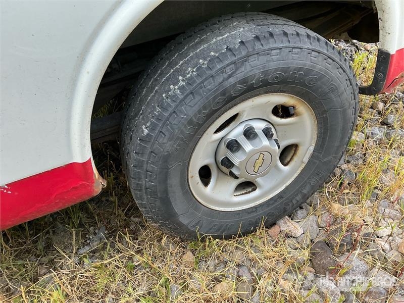 Chevrolet Express 2500 Cargo Van (Inoperable) Pakettiautot
