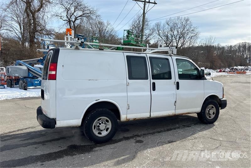 Chevrolet Express 2500 Cargo Van Изотермический фургон