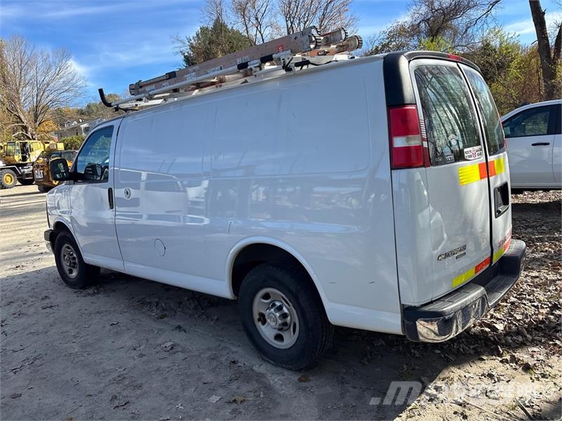 Chevrolet Express 2500 Cargo Van (Inoperable) Pakettiautot