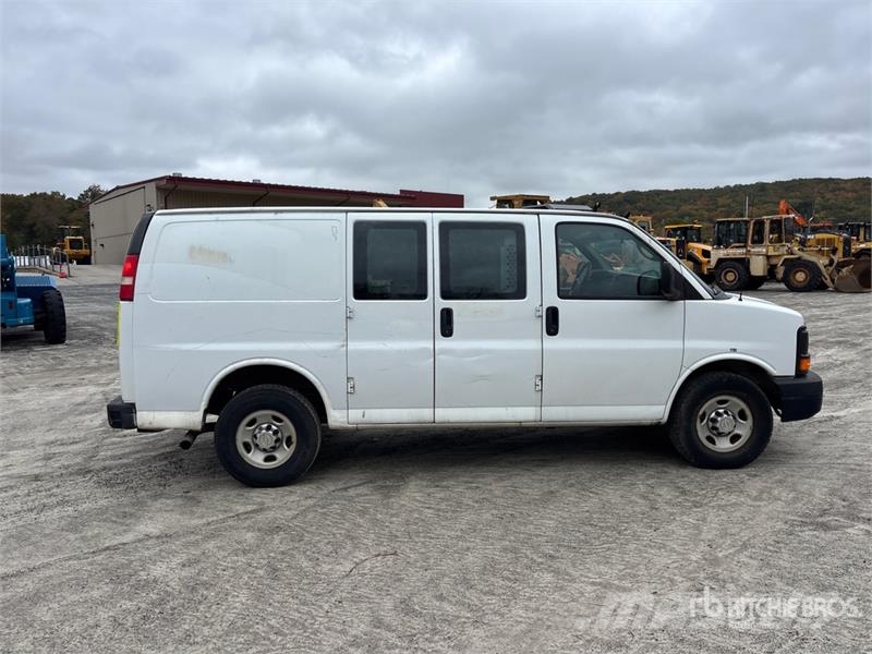 Chevrolet Express 2500 Cargo Van (Inoperable) Pakettiautot