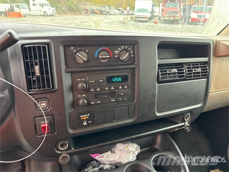 Chevrolet Express 2500 Cargo Van (Inoperable) Pakettiautot