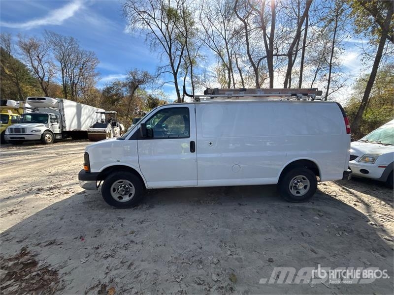 Chevrolet Express 2500 Cargo Van (Inoperable) Pakettiautot