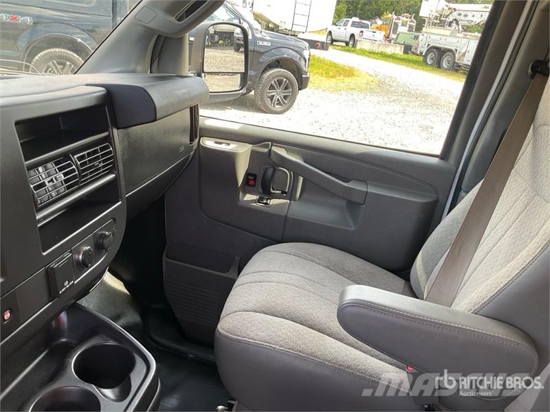 Chevrolet Express 2500 Cargo Van 패널 화물차
