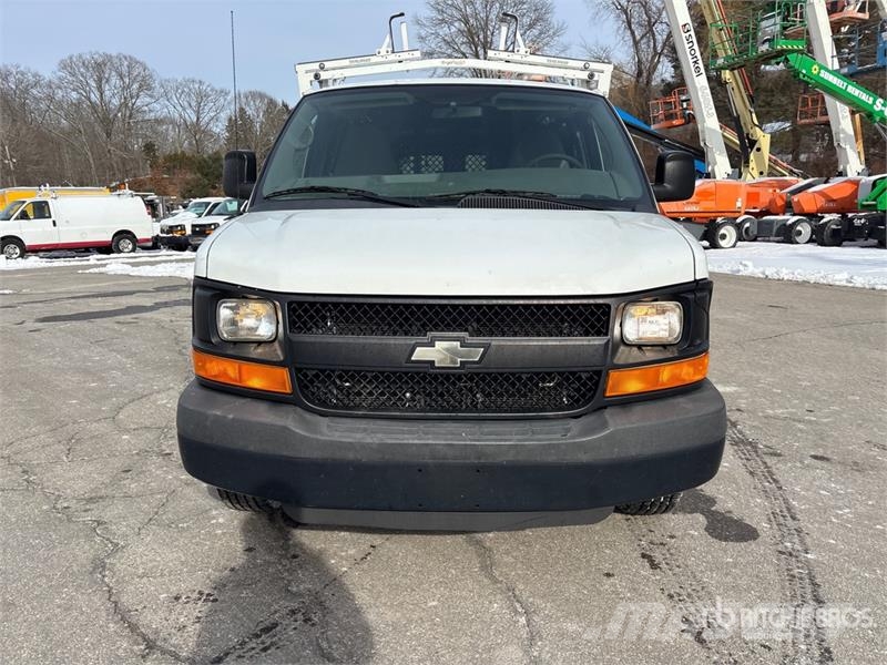 Chevrolet Express 2500 Cargo Van Изотермический фургон