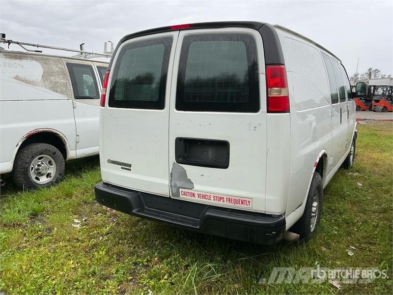 Chevrolet Express 2500 Cargo Van (Inoperable) Pakettiautot
