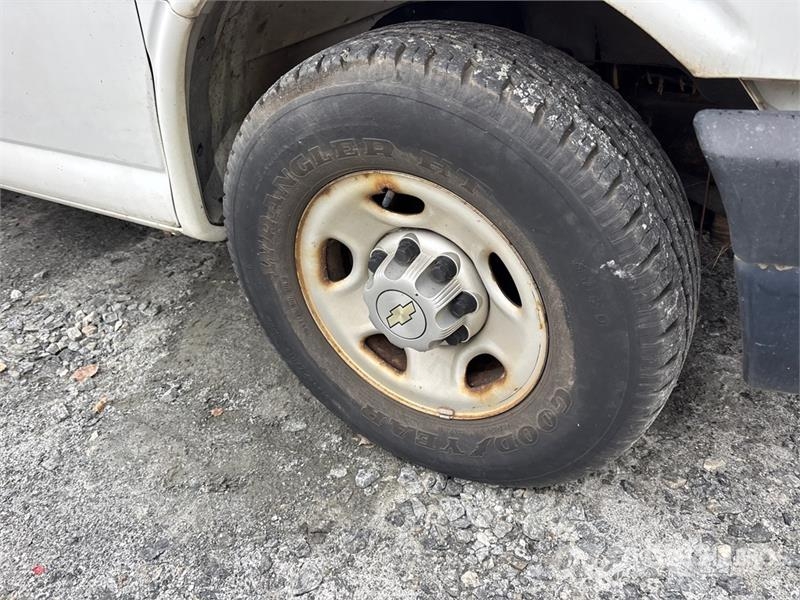 Chevrolet Express 2500 Cargo Van (Inoperable) Pakettiautot