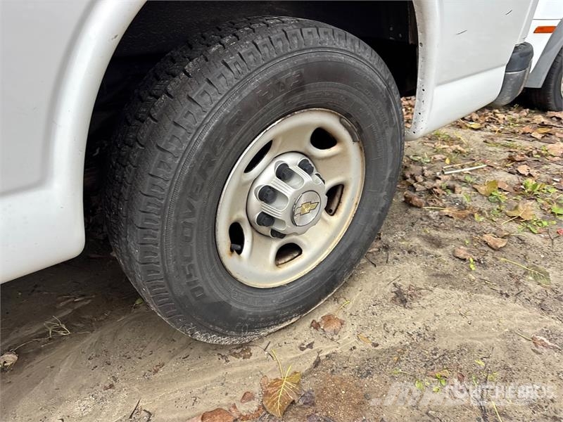 Chevrolet Express 2500 Cargo Van (Inoperable) Pakettiautot