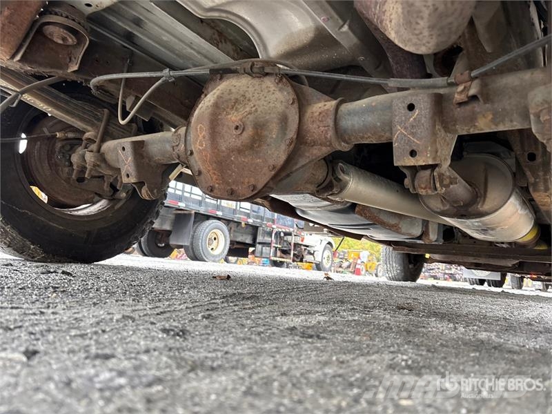 Chevrolet Express 2500 Cargo Van (Inoperable) Pakettiautot