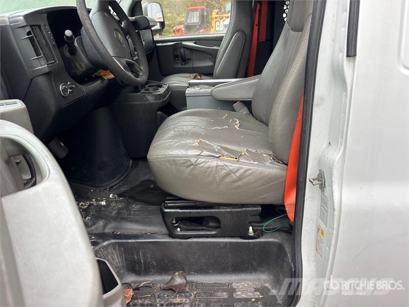 Chevrolet Express 2500 Cargo Van (Inoperable) Pakettiautot