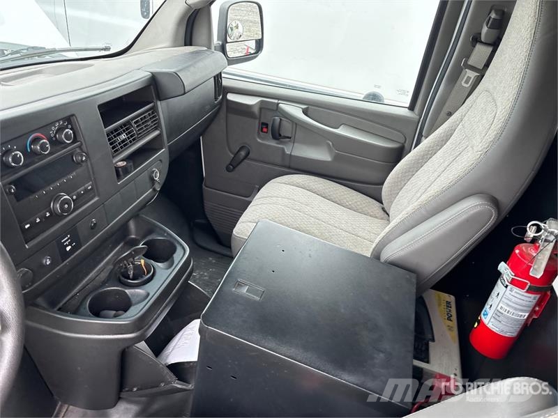 Chevrolet Express 2500 Cargo Van (Inoperable) Pakettiautot