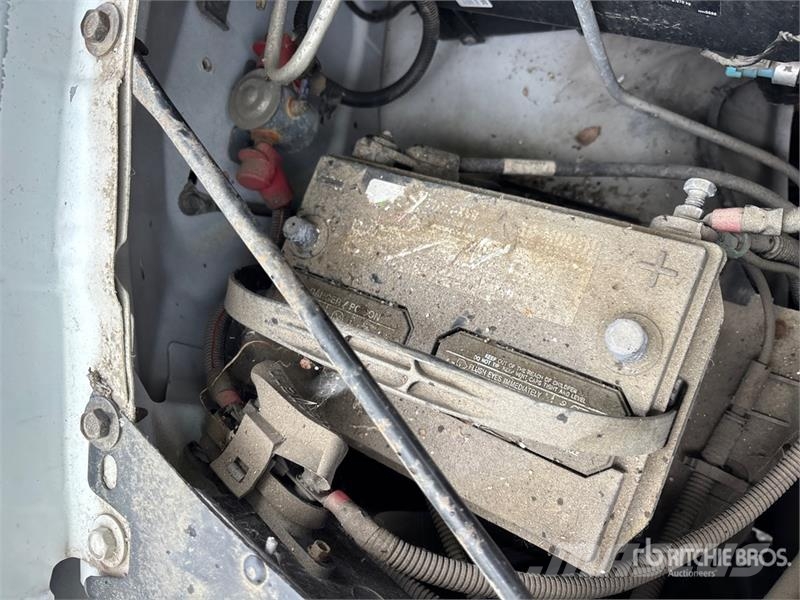 Chevrolet Express 2500 Cargo Van (Inoperable) Pakettiautot