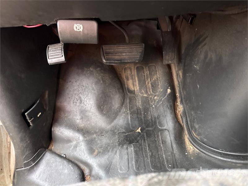 Chevrolet Express 2500 Cargo Van (Inoperable) Pakettiautot