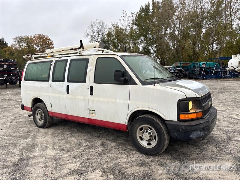 Chevrolet Express 2500 Cargo Van (Inoperable) Pakettiautot
