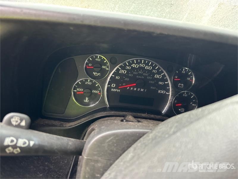 Chevrolet Express 2500 Cargo Van (Inoperable) Pakettiautot