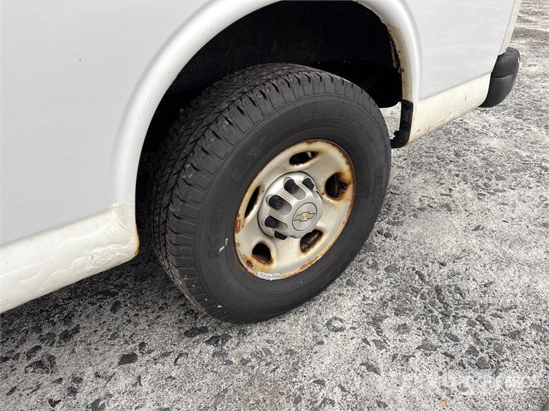 Chevrolet Express 2500 Cargo Van (Inoperable) Pakettiautot