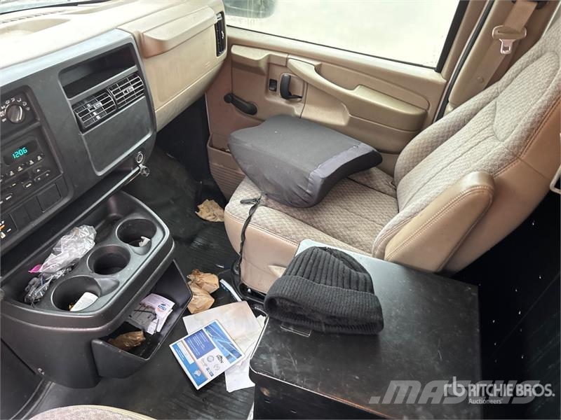 Chevrolet Express 2500 Cargo Van (Inoperable) Pakettiautot