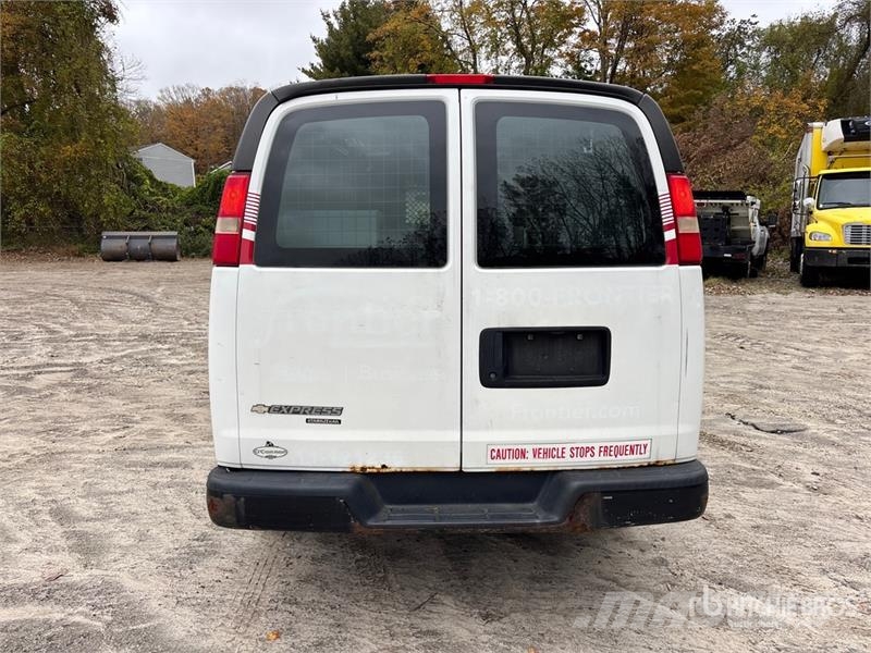 Chevrolet Express 2500 Cargo Van (Inoperable) Pakettiautot